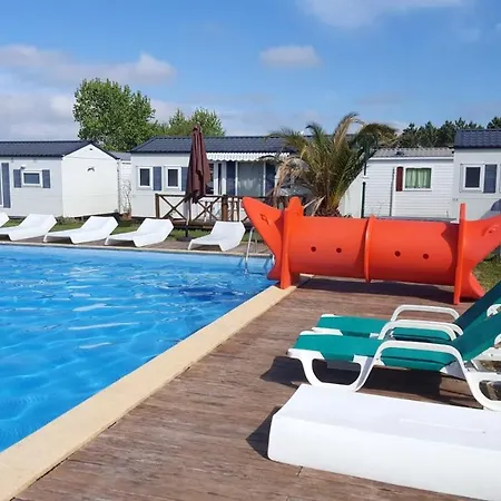 Semesterbostad Charming House In Burinhosa, Pataias With Shared Pool Burinhosa