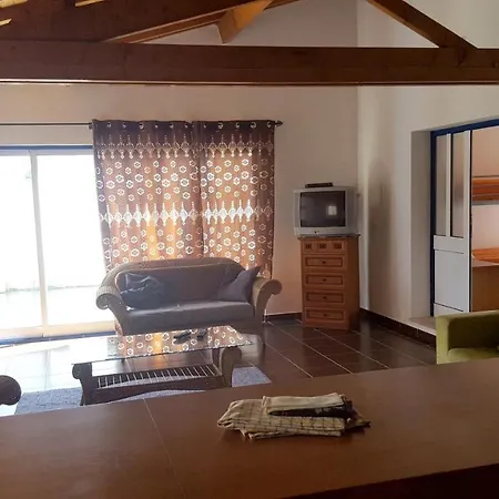 Semesterbostad Charming House In Burinhosa, Pataias With Shared Pool