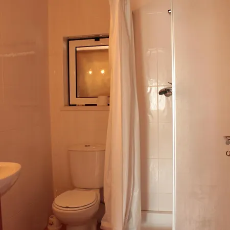 Feriehus Charming House In Burinhosa, Pataias With Shared Pool Burinhosa