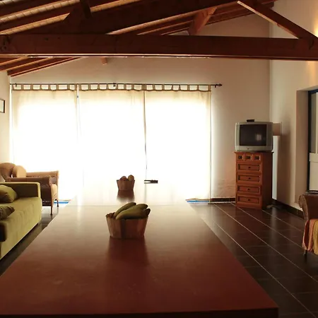 Feriehus Charming House In Burinhosa, Pataias With Shared Pool Burinhosa