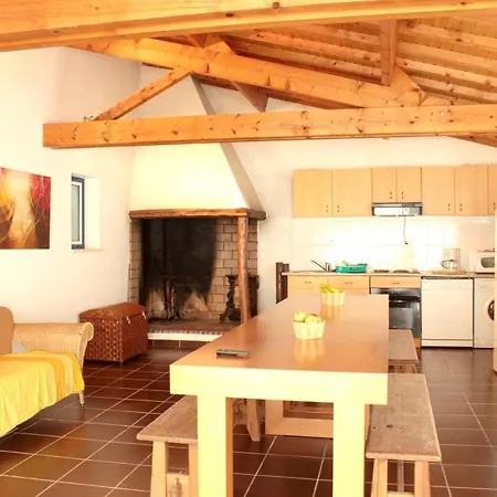 Charming House In Burinhosa, Pataias With Shared Pool Burinhosa